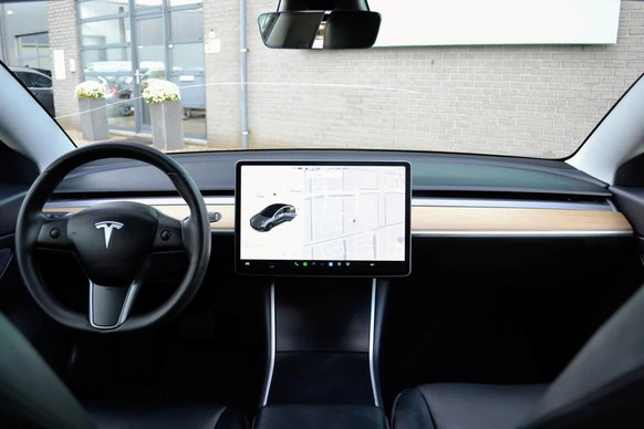 Tesla Model 3 - Afbeelding 8 van 27