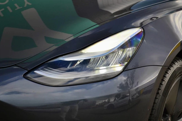 Tesla Model 3 - Afbeelding 18 van 27