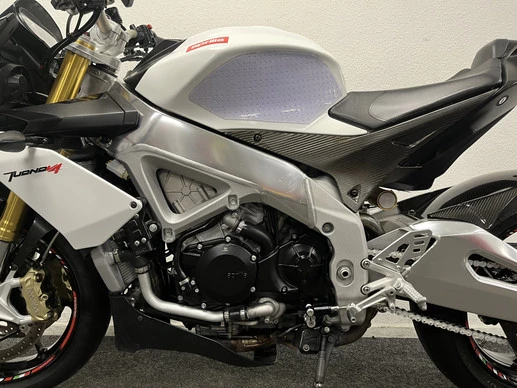 Aprilia Tuono V4 - Afbeelding 17 van 22