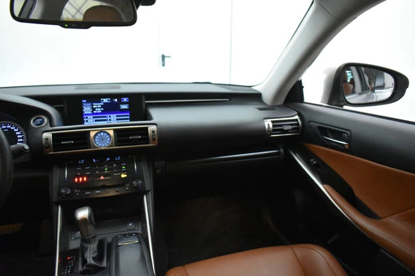 Lexus IS - Afbeelding 16 van 30