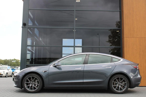 Tesla Model 3 - Afbeelding 2 van 22