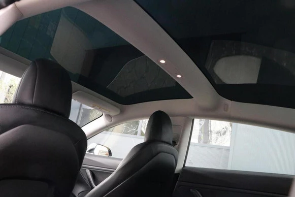 Tesla Model 3 - Afbeelding 8 van 12