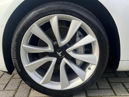 Tesla Model 3 - Afbeelding 14 van 19