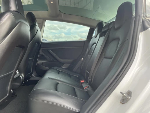 Tesla Model 3 - Afbeelding 17 van 19