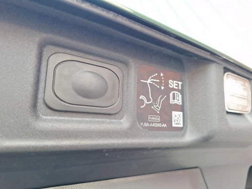 Ford Mustang Mach-E - Afbeelding 28 van 30