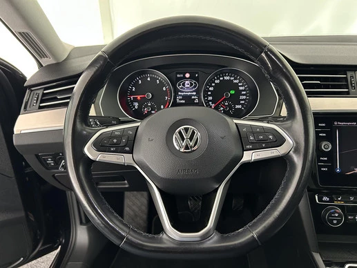 Volkswagen Passat - Afbeelding 16 van 30