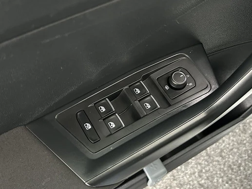 Volkswagen T-Roc - Afbeelding 14 van 30