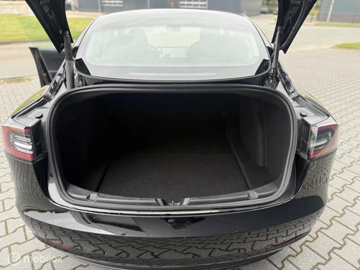 Tesla Model 3 - Afbeelding 14 van 23