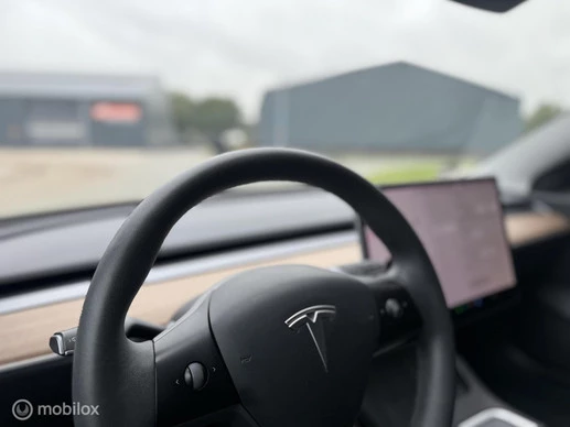Tesla Model 3 - Afbeelding 19 van 23