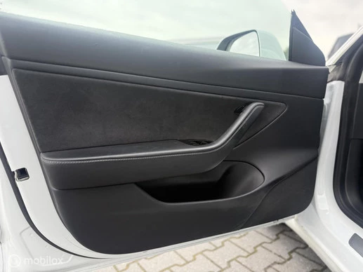 Tesla Model 3 - Afbeelding 16 van 23