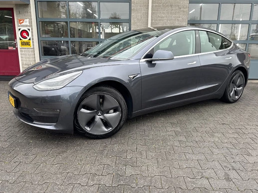 Tesla Model 3 - Afbeelding 1 van 19