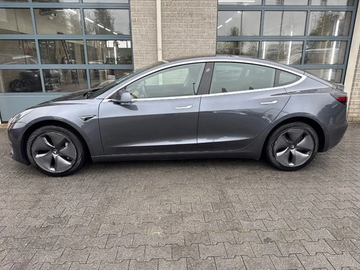 Tesla Model 3 - Afbeelding 2 van 19