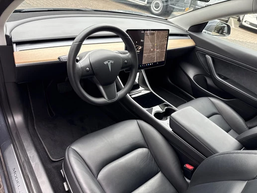 Tesla Model 3 - Afbeelding 14 van 19