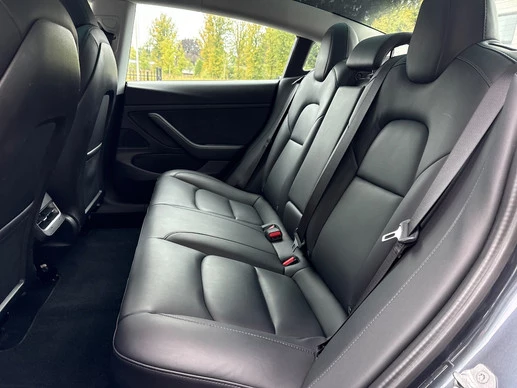 Tesla Model 3 - Afbeelding 17 van 19