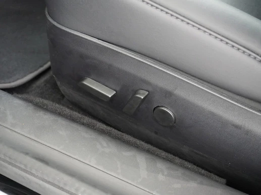 Tesla Model 3 - Afbeelding 25 van 30