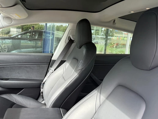 Tesla Model 3 - Afbeelding 2 van 4