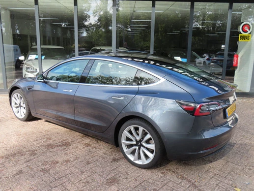 Tesla Model 3 - Afbeelding 8 van 17