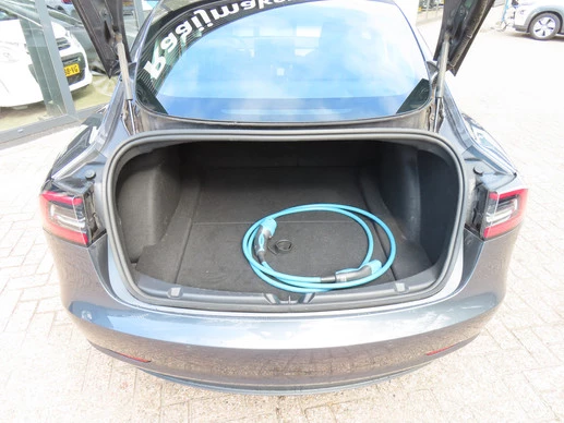 Tesla Model 3 - Afbeelding 15 van 17