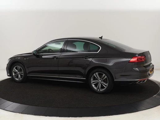 Volkswagen Passat - Afbeelding 2 van 30