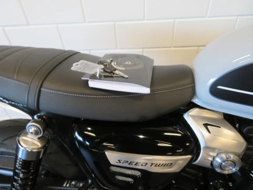 Triumph Speed Twin 1200 - Afbeelding 15 van 15