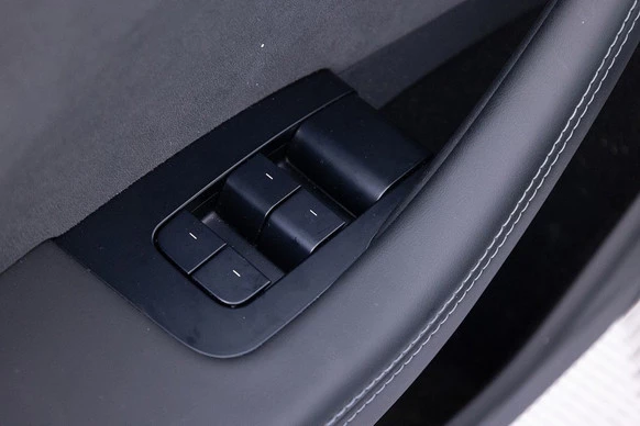 Tesla Model 3 - Afbeelding 9 van 28