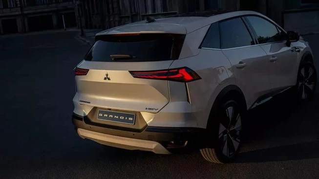 Mitsubishi Grandis - Afbeelding 2 van 13