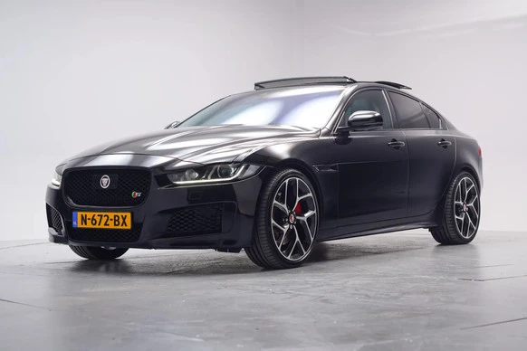 Jaguar XE - Afbeelding 1 van 30