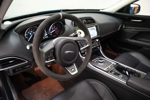 Jaguar XE - Afbeelding 16 van 30