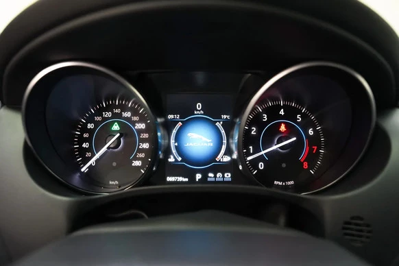 Jaguar XE - Afbeelding 17 van 30