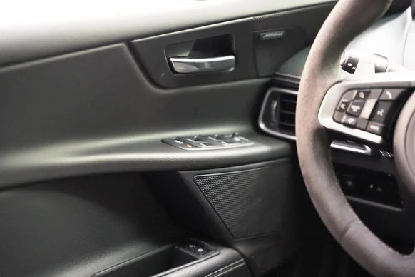 Jaguar XE - Afbeelding 28 van 30