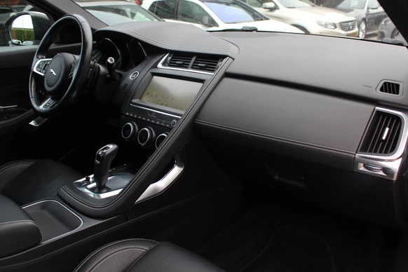 Jaguar E-PACE - Afbeelding 13 van 30