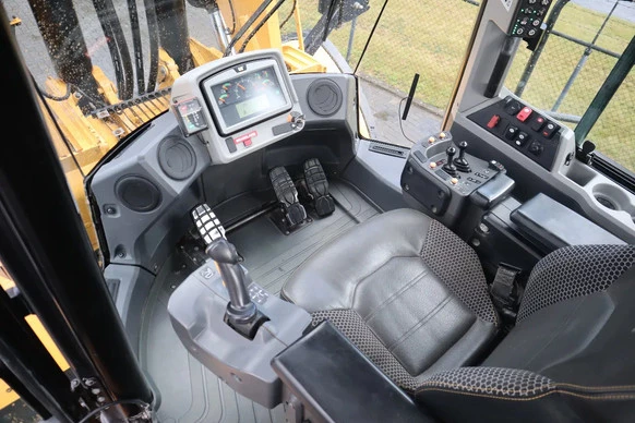 Caterpillar  - Afbeelding 15 van 20