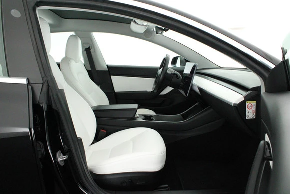 Tesla Model 3 - Afbeelding 13 van 30
