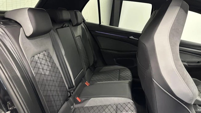 Volkswagen Golf - Afbeelding 17 van 30