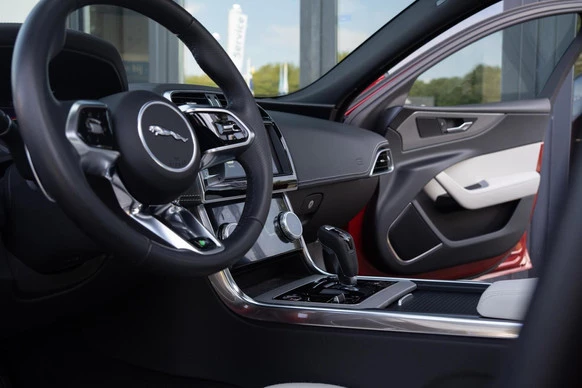 Jaguar XE - Afbeelding 5 van 30
