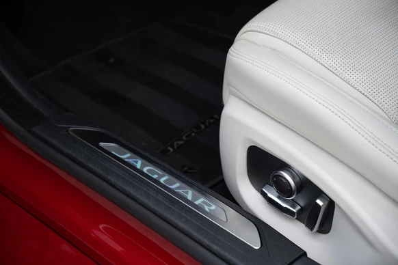 Jaguar XE - Afbeelding 8 van 30