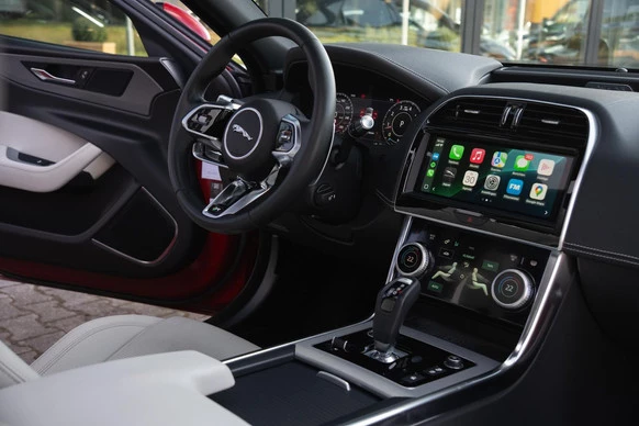 Jaguar XE - Afbeelding 22 van 30