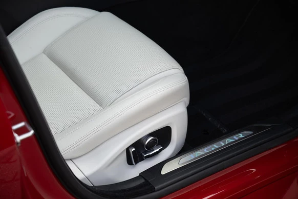 Jaguar XE - Afbeelding 23 van 30