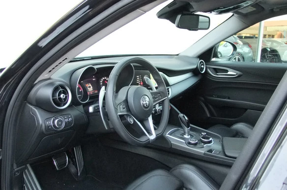Alfa Romeo Giulia - Afbeelding 25 van 30