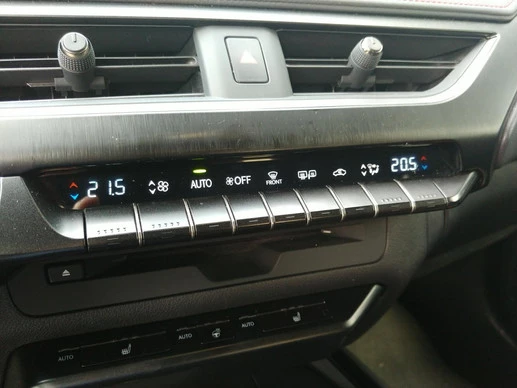 Lexus UX - Afbeelding 16 van 27