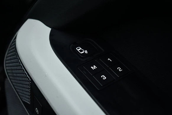 Land Rover Defender - Afbeelding 25 van 30