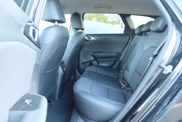 Kia Ceed - Afbeelding 14 van 30