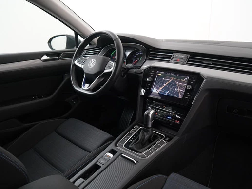 Volkswagen Passat - Afbeelding 2 van 30