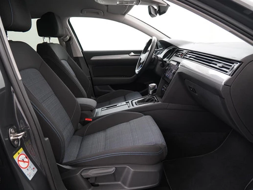 Volkswagen Passat - Afbeelding 3 van 30