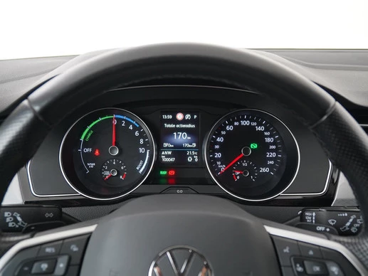 Volkswagen Passat - Afbeelding 8 van 30