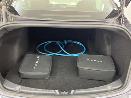 Tesla Model 3 - Afbeelding 9 van 10
