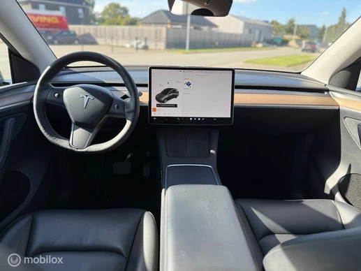 Tesla Model Y - Afbeelding 15 van 18