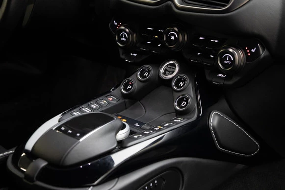 Aston Martin V8 Vantage - Afbeelding 13 van 30