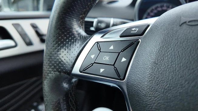 Mercedes-Benz M-Klasse - Afbeelding 10 van 24