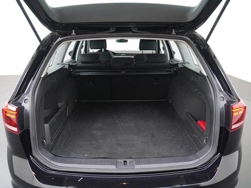 Volkswagen Passat - Afbeelding 28 van 30